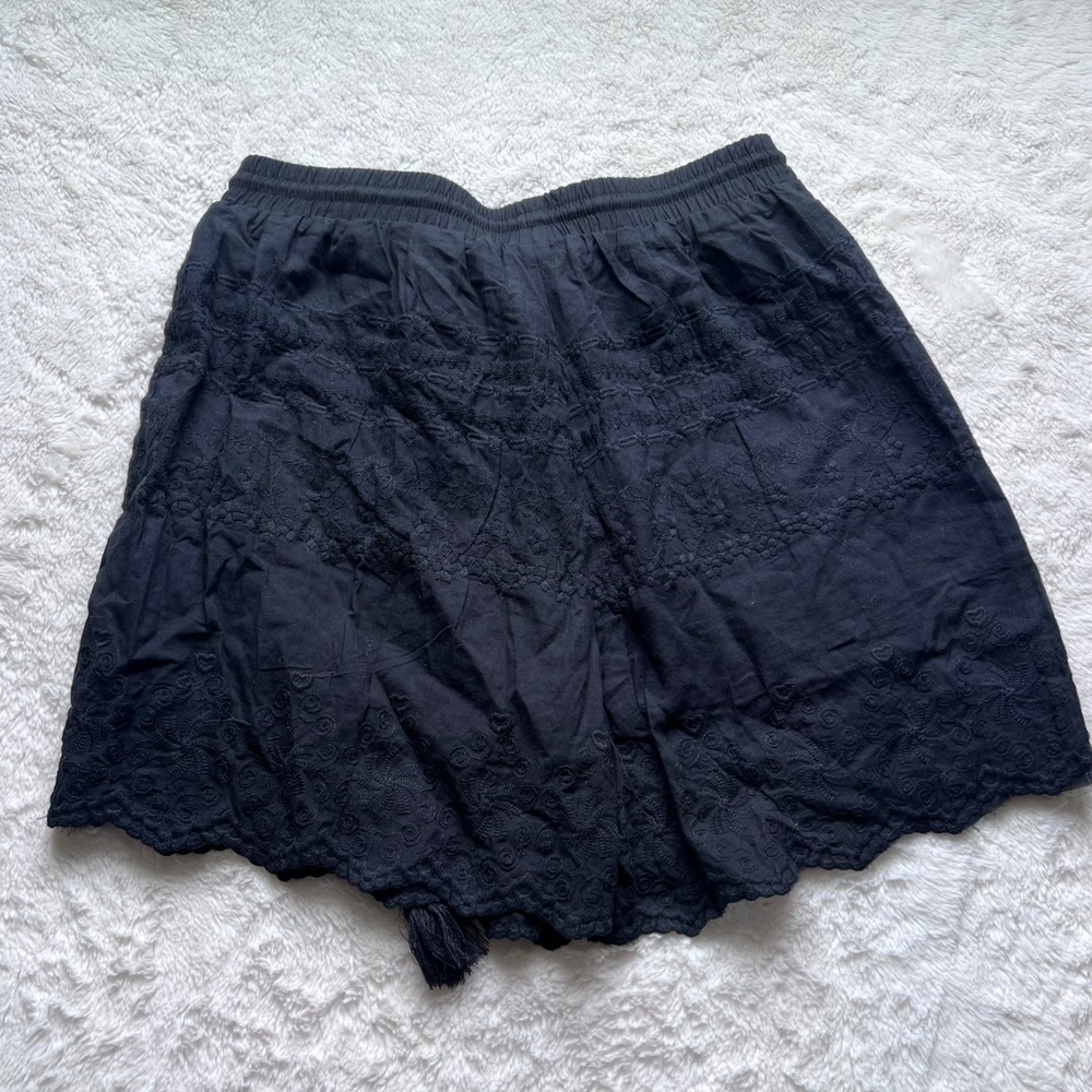 Solitaire Black Eyelet Embroidered‎ Tassel Shorts High Rise Scalloped Hem Large